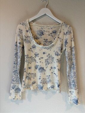 We the Free Women’s Ivory and Blue Clover Printed Thermal - XS
